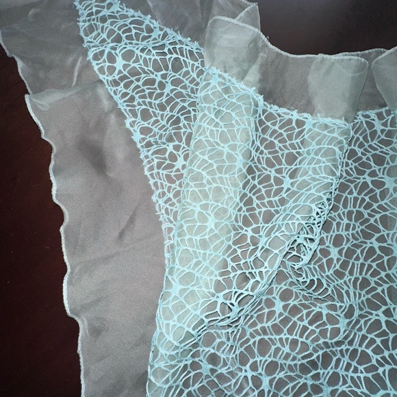 Buckle Elegant Sheer Lace Scarf NWT - Picture 2 of 3